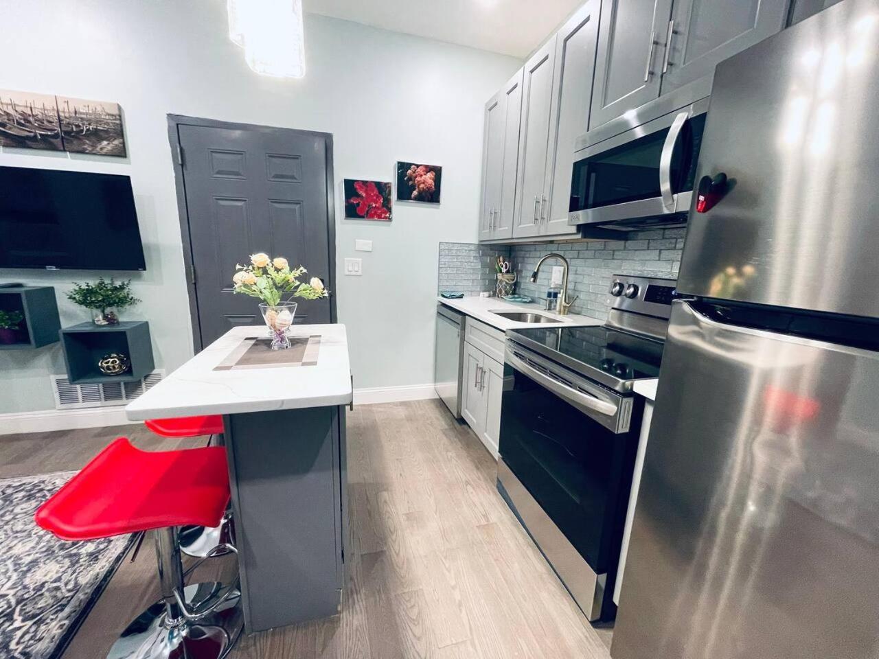 Rittenhouse Square Near Kimmel Center 1bd Apartment